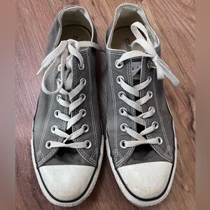 Men’s gray low top Converse, size 10